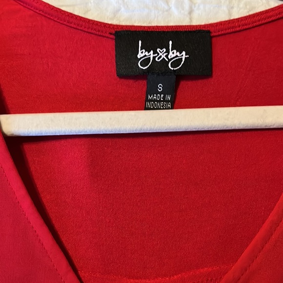 Red top - Picture 2 of 5